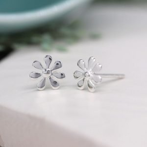 A sweet pair of sterling silver daisy stud earrings with a seven petal design