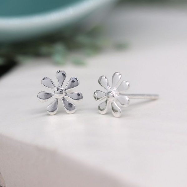 A sweet pair of sterling silver daisy stud earrings with a seven petal design
