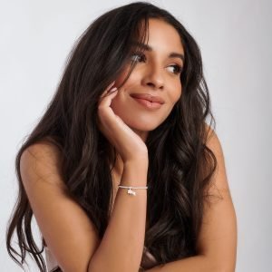 A lovely silver plated stretch bracelet with a shooting star charm. The bracelet is presented on a dark blue square which has gold and silver dots on it and a sweet sentiment.