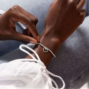 A little sweet sixteen silver plated joma bracelet with a diamante star charm. This special bracelet is just to say, you're turning sweet sixteen – hip hip hooray!