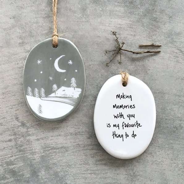 A lovely hanger keepsake with a really nice nightime scene on one side and the words 'Making memories withy you is my favourite thing to do' on the other side.