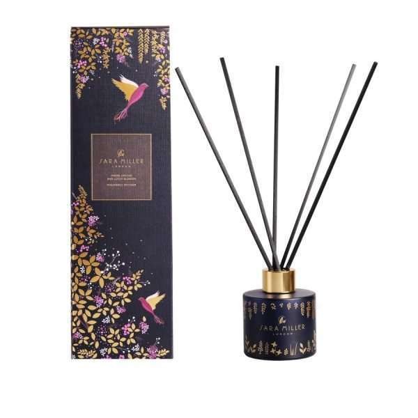 A luxurious room diffuser with a sophisticated fragrance. A fusion of floral and oriental notes with indulgent orchid leading into a heart of tropical lotus blossom on a base of rich amber wood and musk.