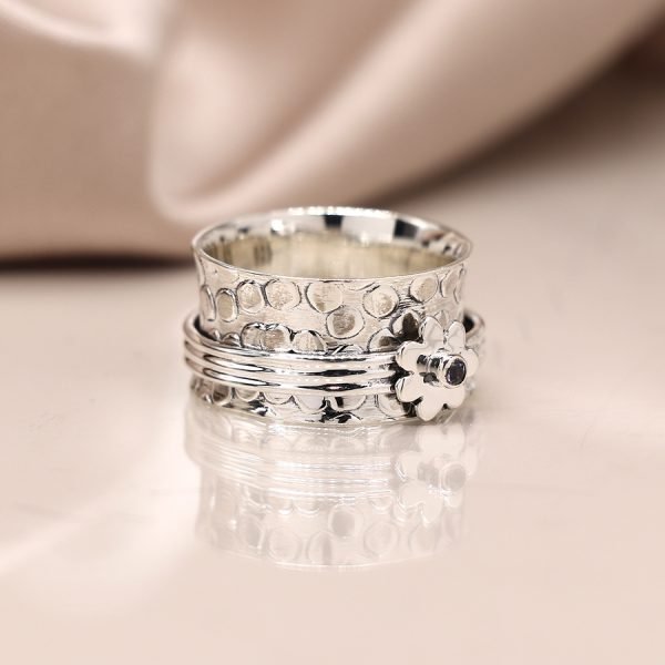 Sterling Silver Spinning Ring With Daisy
