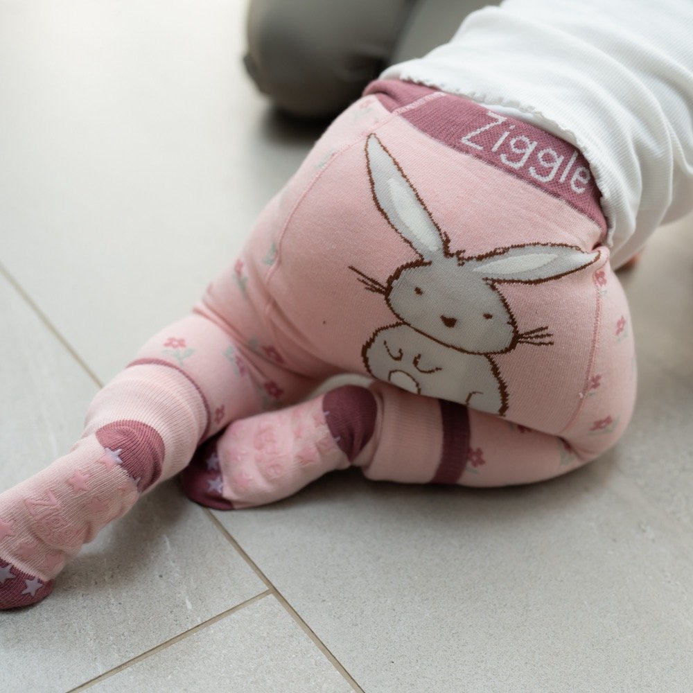 Bunnies Pink Leggings and Socks Set - Image 3