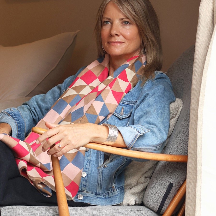 Diamond Pattern Jacquard Scarf - Image 4